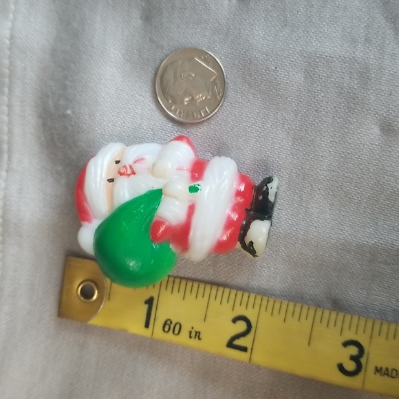 Vintage HONG KONG SANTA CLAUS pin - Picture 2 of 4
